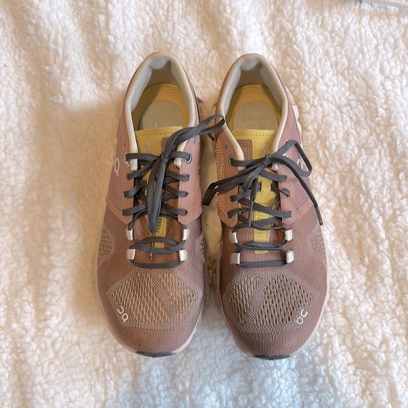 On Running Shoes - On Running Cloud X Sneakers